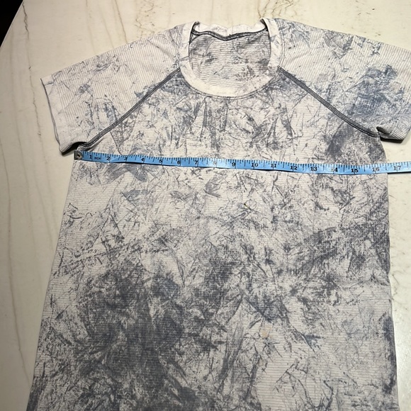 Lululemon short-sleeves shirt, size 6 - Picture 3 of 5